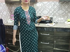 Punjabi stepmother said that to send an lubricant message to the stepson, the cage beat the stepmother's palm in the stepmother lock, the kitchen wheel stepmother cooked a fine lesson, trained a good lesson, grabbed the pulverize-stick of the putt and pu